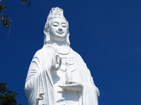 The Buddhist Traveler in Vancouver: Buddhism in Vancouver - Tricycle